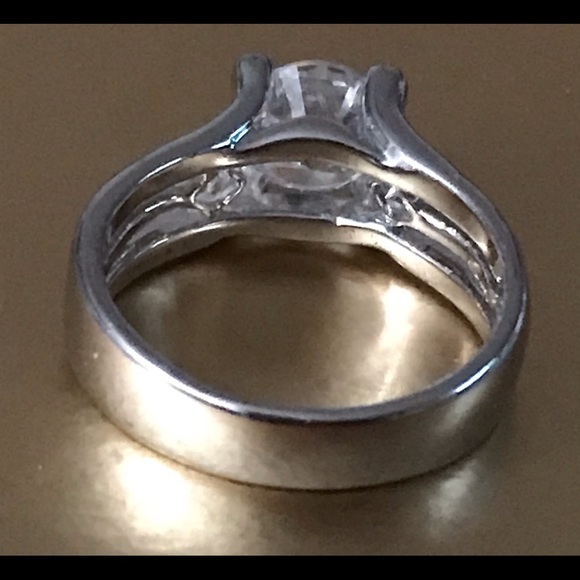 Silver Round Cut CZ Gem Ring 8 W/Gift Bag - Picture 4 of 7